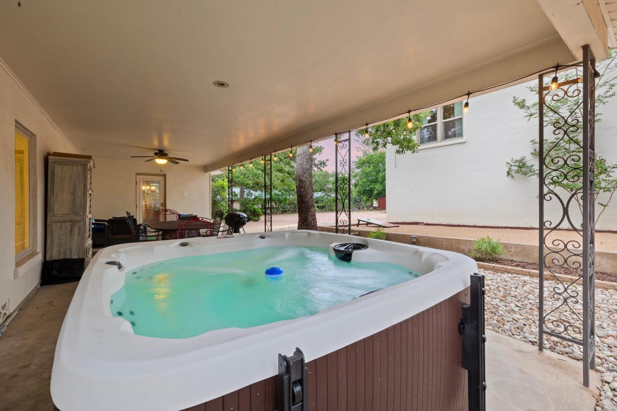 The Coop And Roost - Hot Tub & Cowboy Pool Villa Fredericksburg Exterior photo