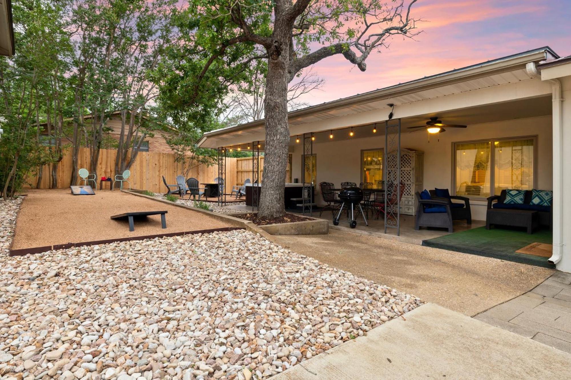 The Coop And Roost - Hot Tub & Cowboy Pool Villa Fredericksburg Exterior photo