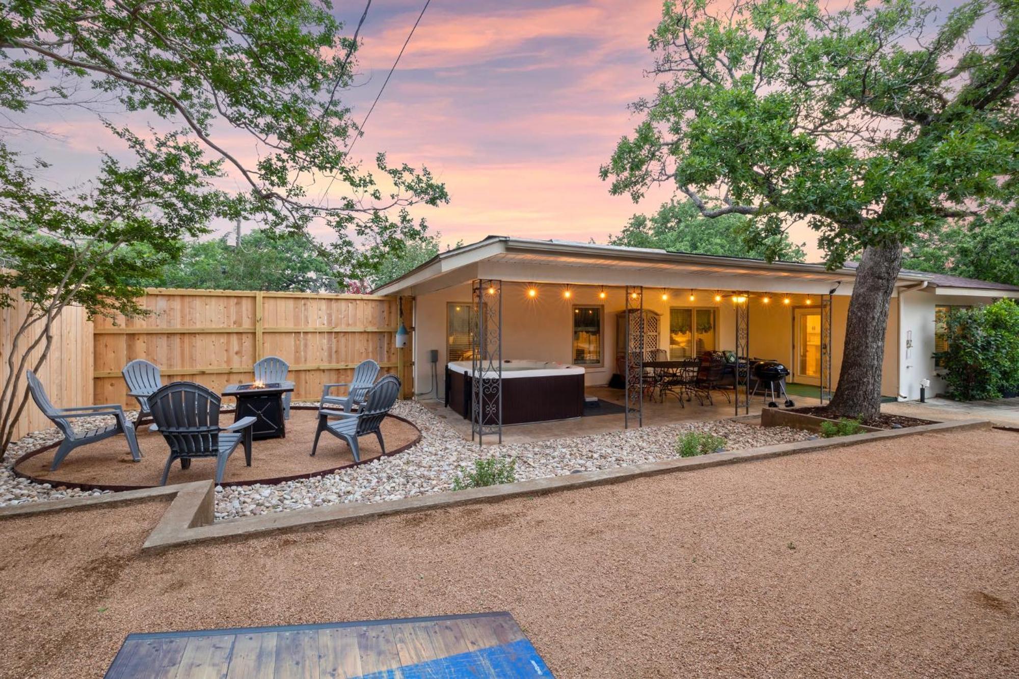 The Coop And Roost - Hot Tub & Cowboy Pool Villa Fredericksburg Exterior photo