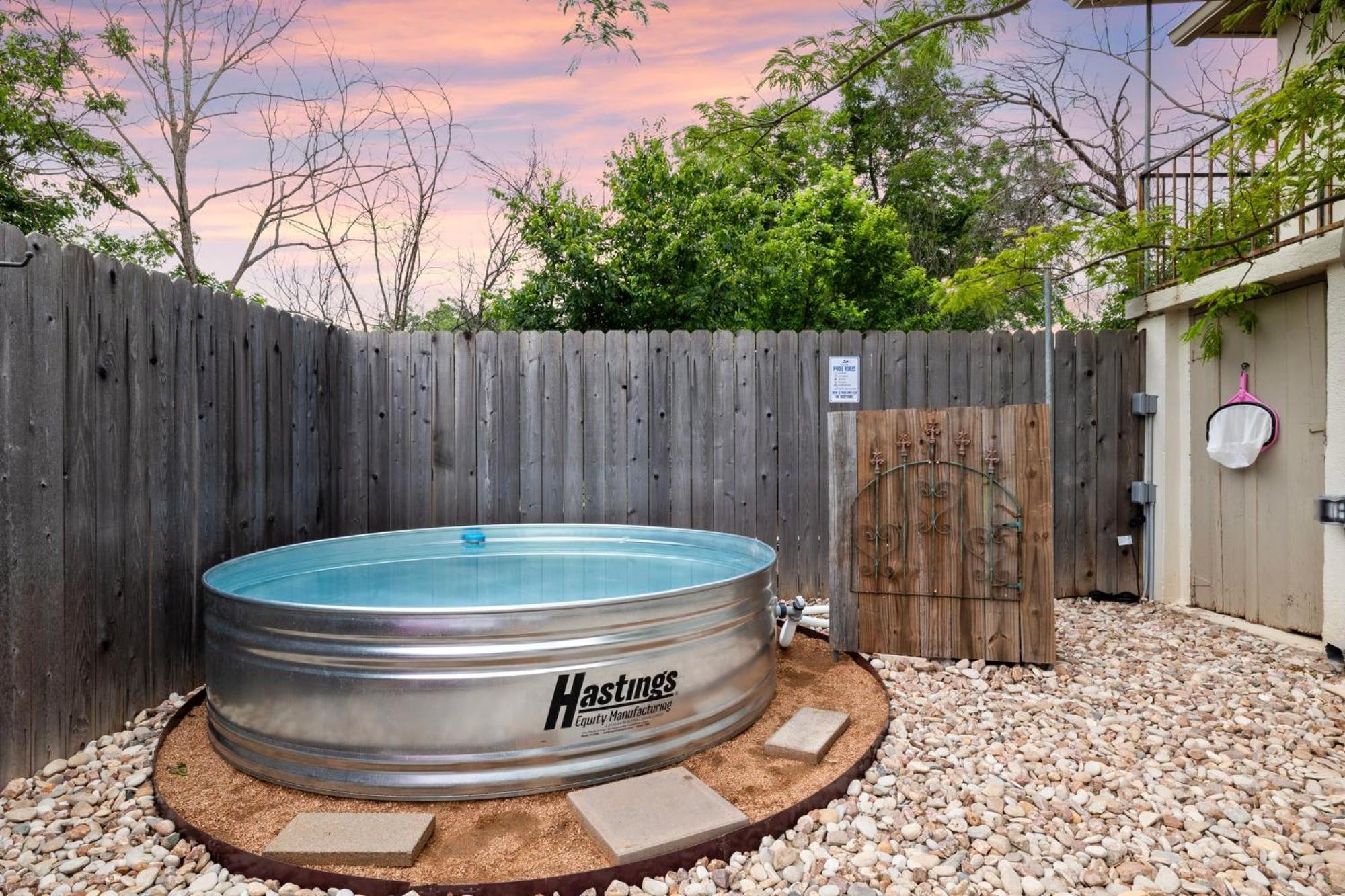 The Coop And Roost - Hot Tub & Cowboy Pool Villa Fredericksburg Exterior photo