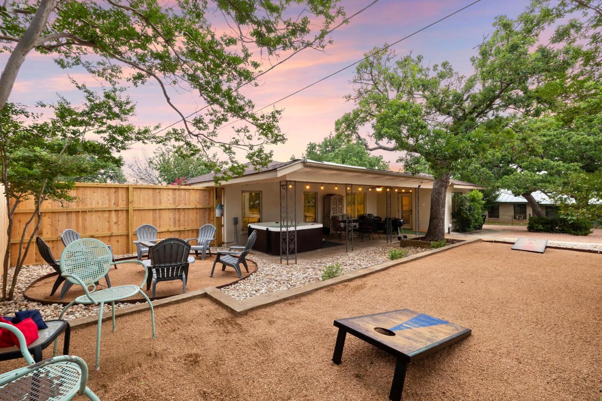 The Coop And Roost - Hot Tub & Cowboy Pool Villa Fredericksburg Exterior photo